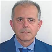 Avvocato impartisce lezioni in varie branche del diritto